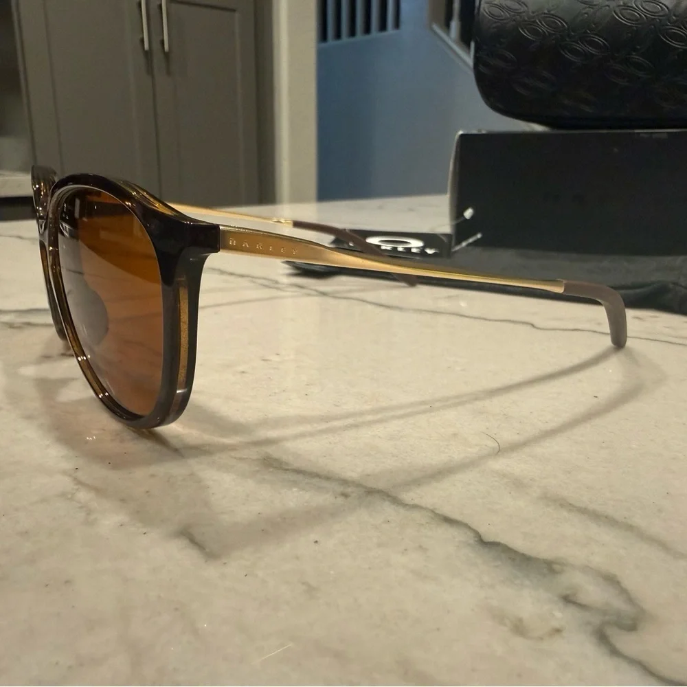 Oakley chic sunglasses